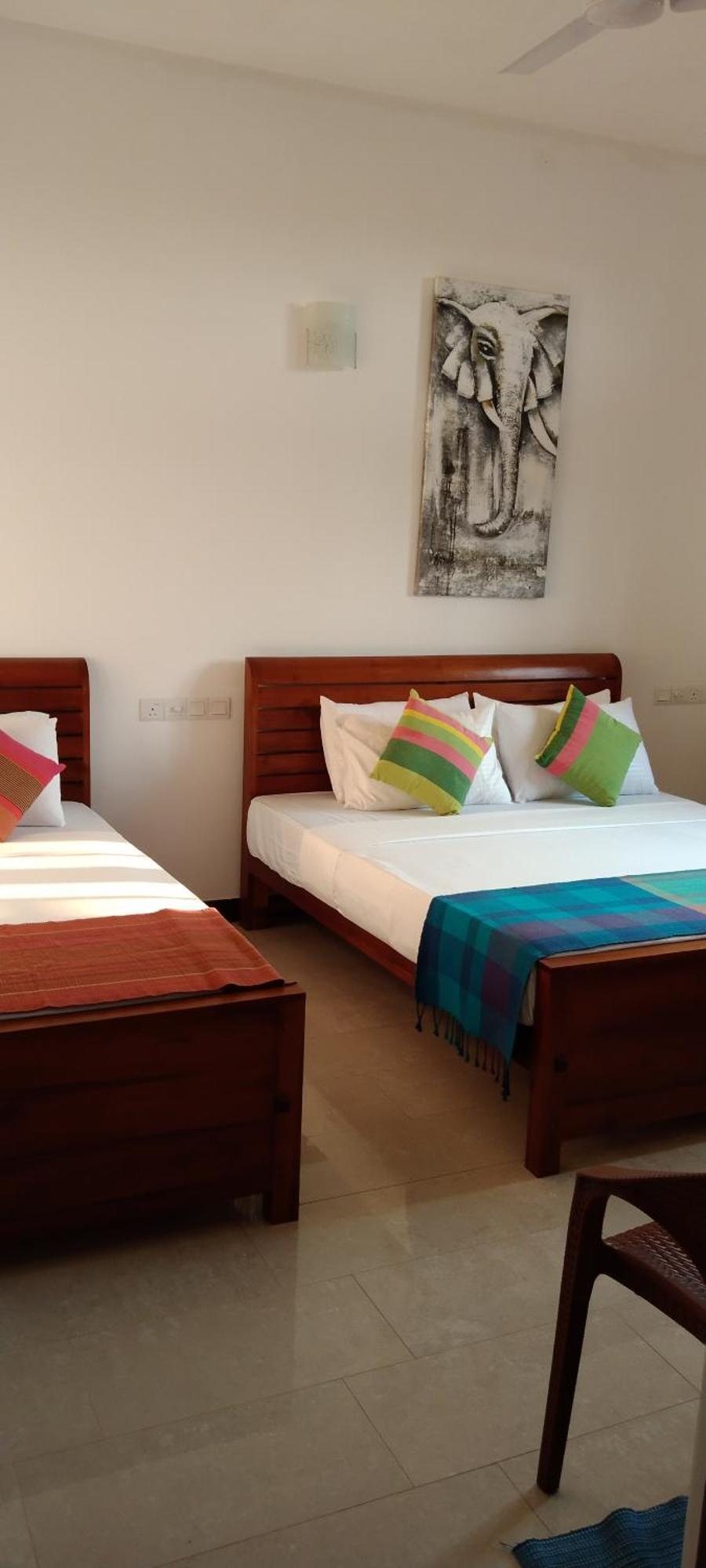 Pick & Go White House Bed & Breakfast Negombo Bagian luar foto