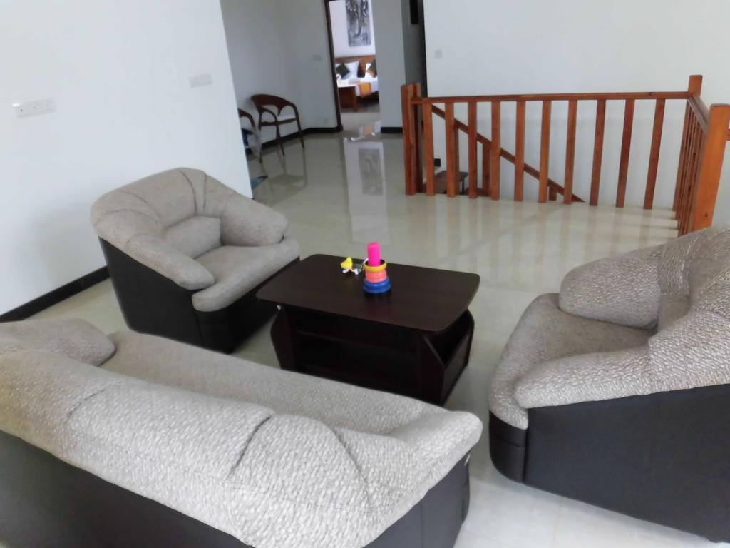 Pick & Go White House Bed & Breakfast Negombo Bagian luar foto