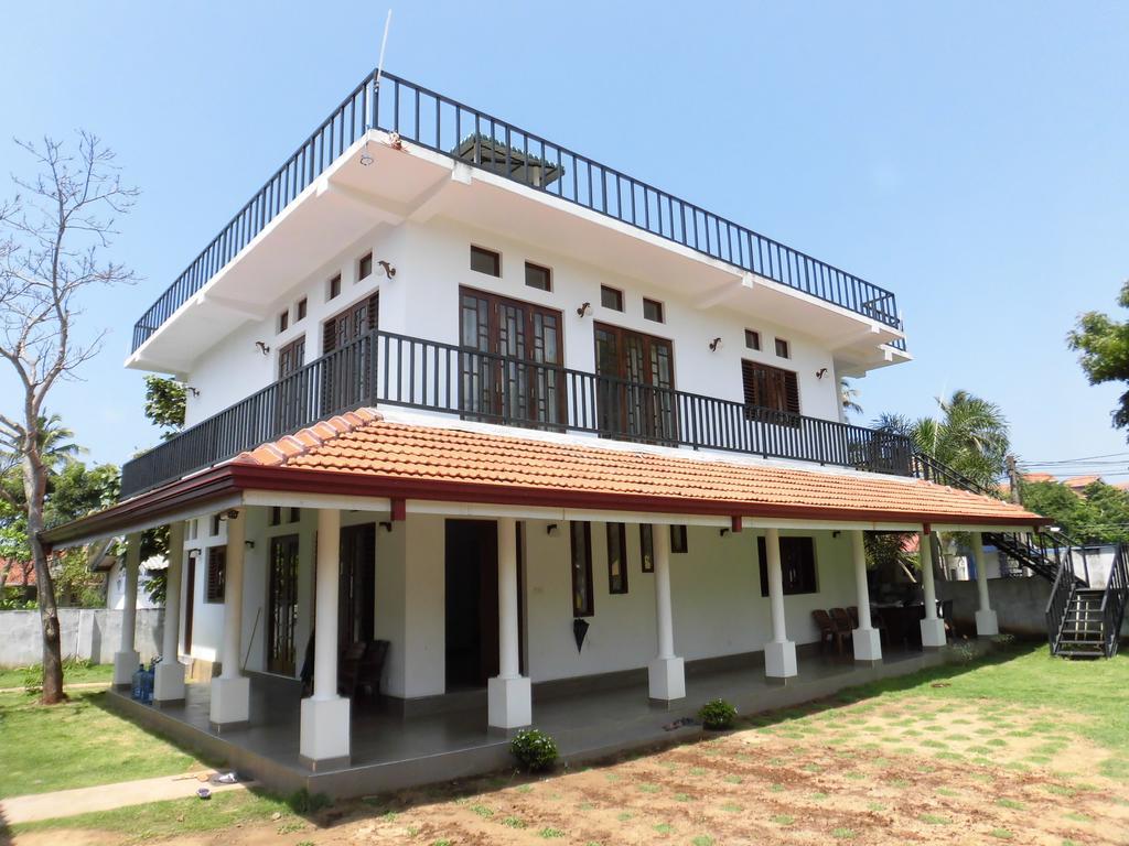 Pick & Go White House Bed & Breakfast Negombo Bagian luar foto