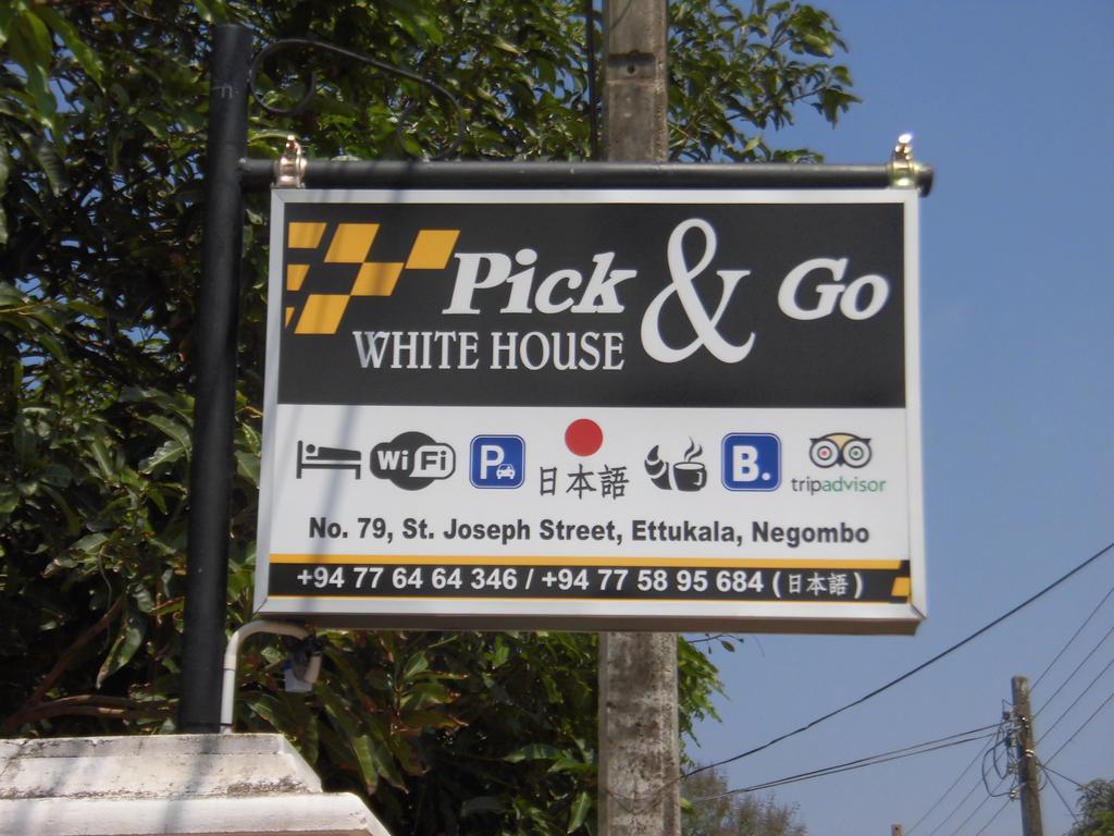 Pick & Go White House Bed & Breakfast Negombo Bagian luar foto