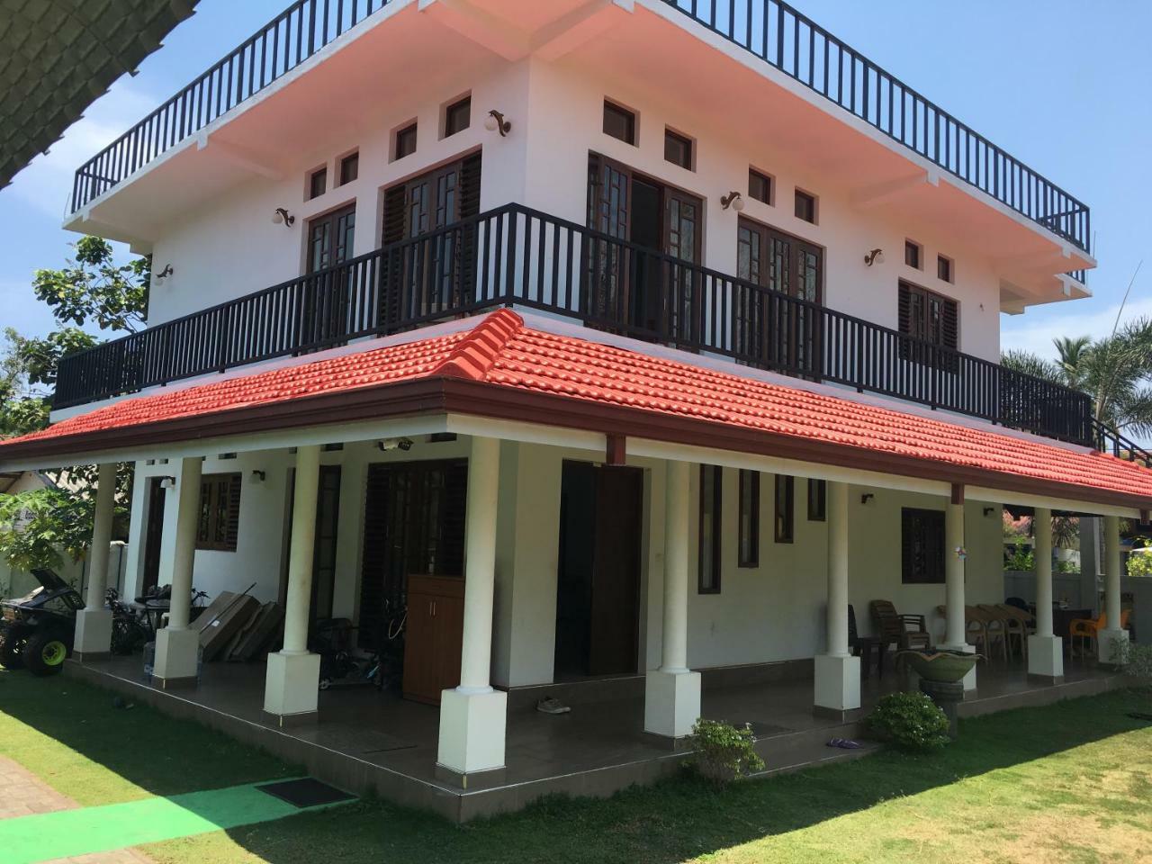 Pick & Go White House Bed & Breakfast Negombo Bagian luar foto